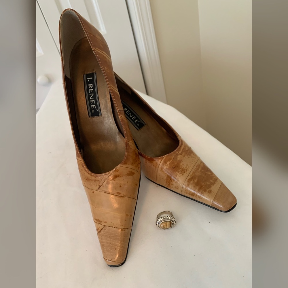 J. Renee’ Brown Leather Pump